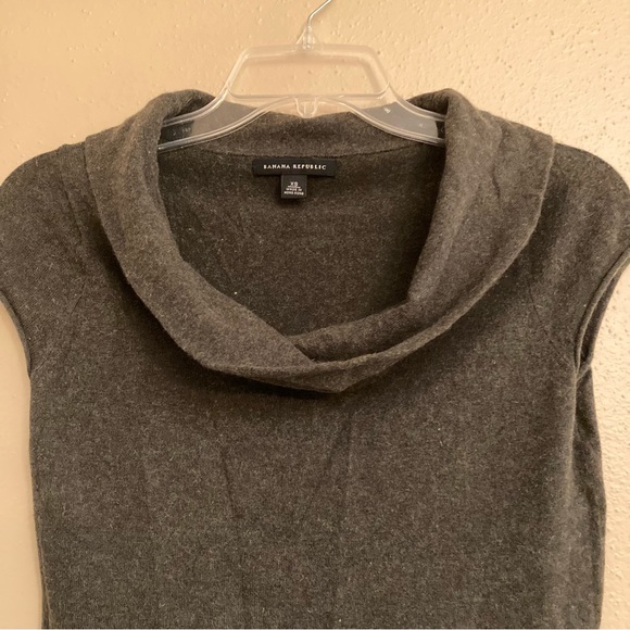 Moss Green Scoop Neck Top - Picture 2 of 7